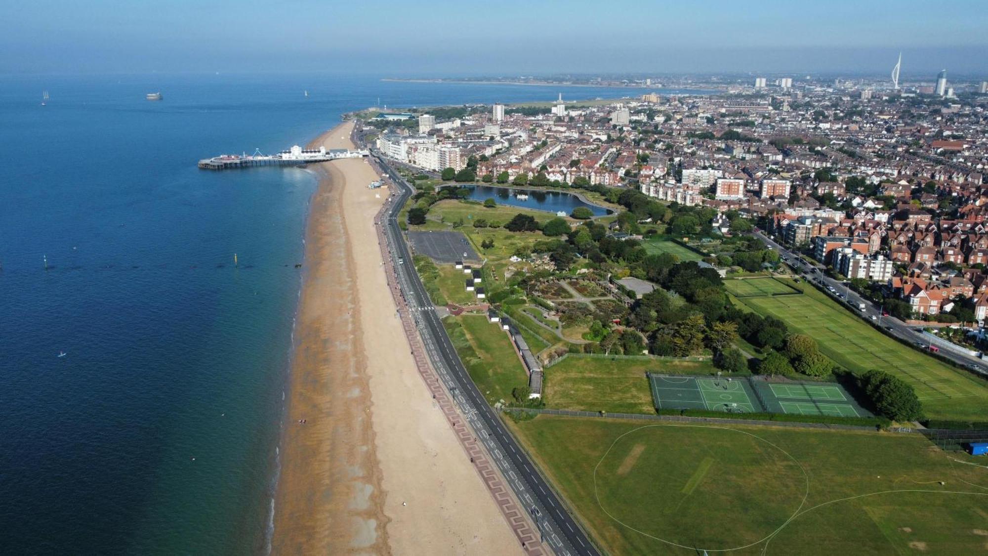 Appartement Seaside Retreat: Luxury 1-Bed, Free Parking à Portsmouth Extérieur photo