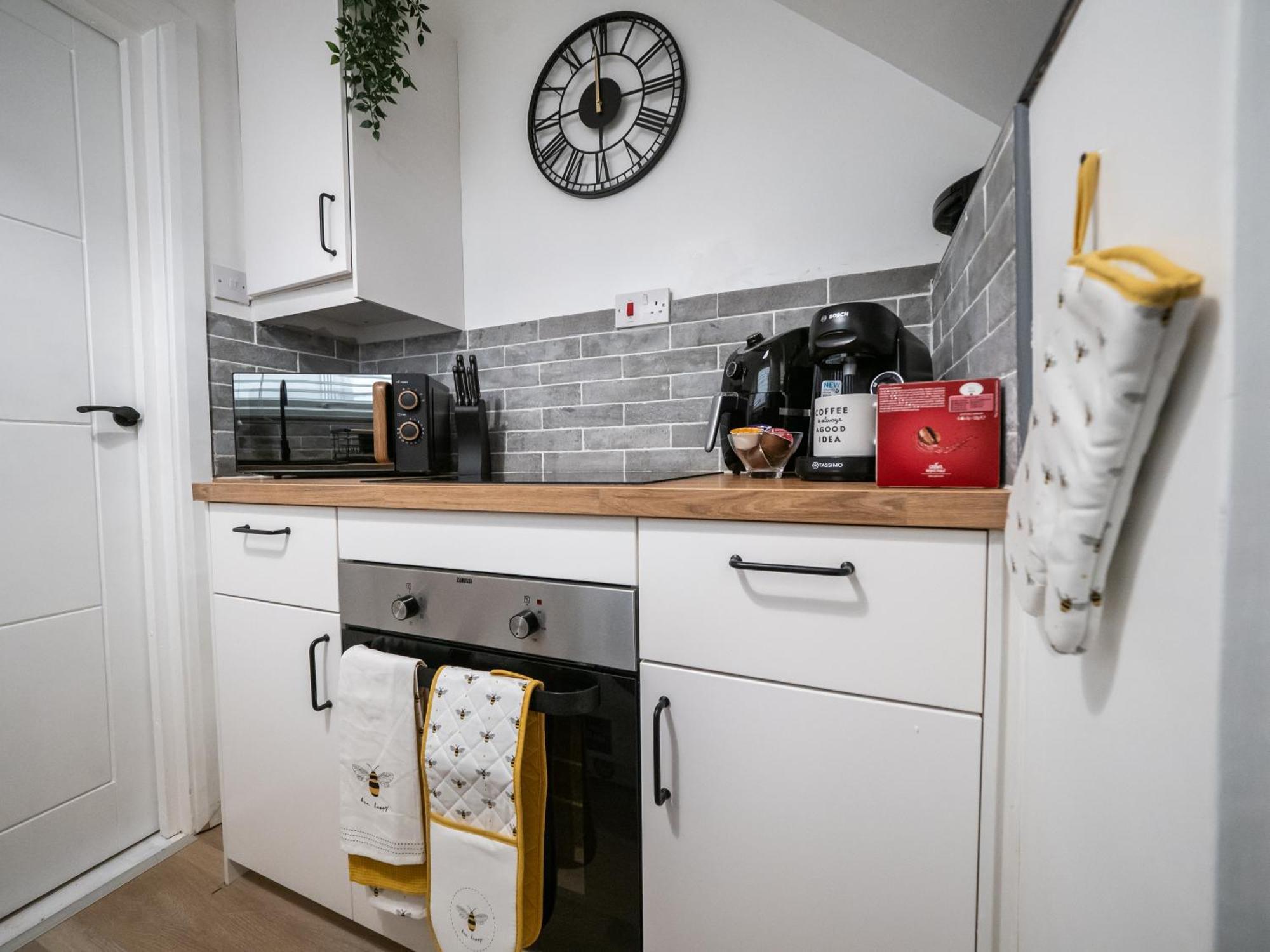 Appartement Seaside Retreat: Luxury 1-Bed, Free Parking à Portsmouth Extérieur photo