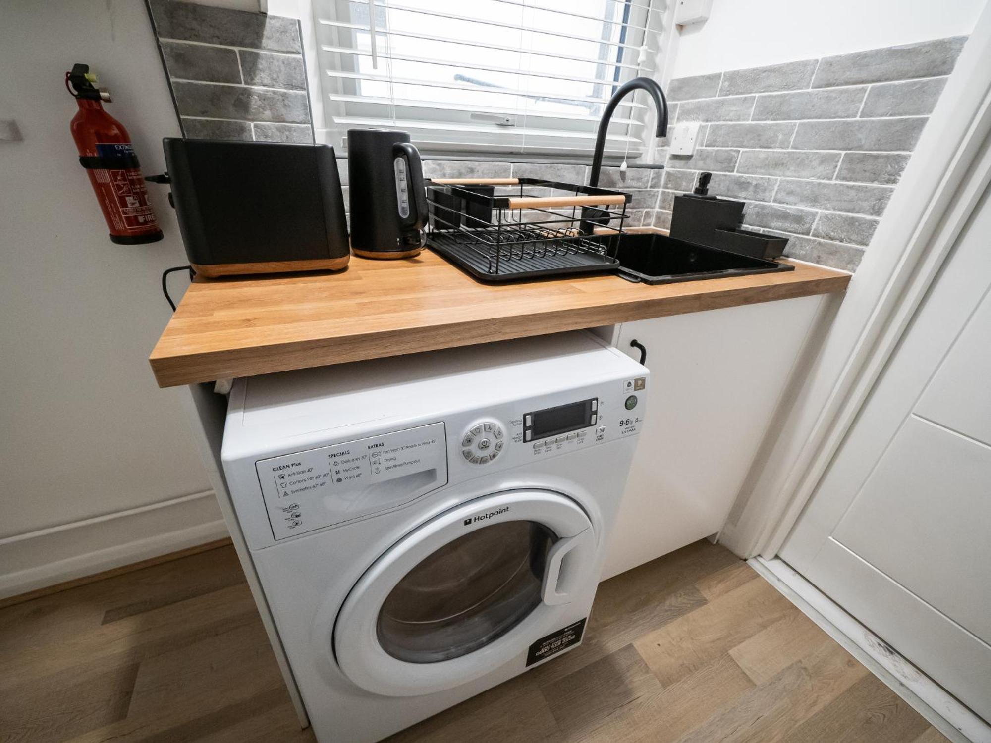 Appartement Seaside Retreat: Luxury 1-Bed, Free Parking à Portsmouth Extérieur photo
